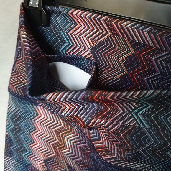 Guru Active Full Length Wide High-Rise Waist Leggings in Multi Color Chevron Sm - Picture 3 of 16